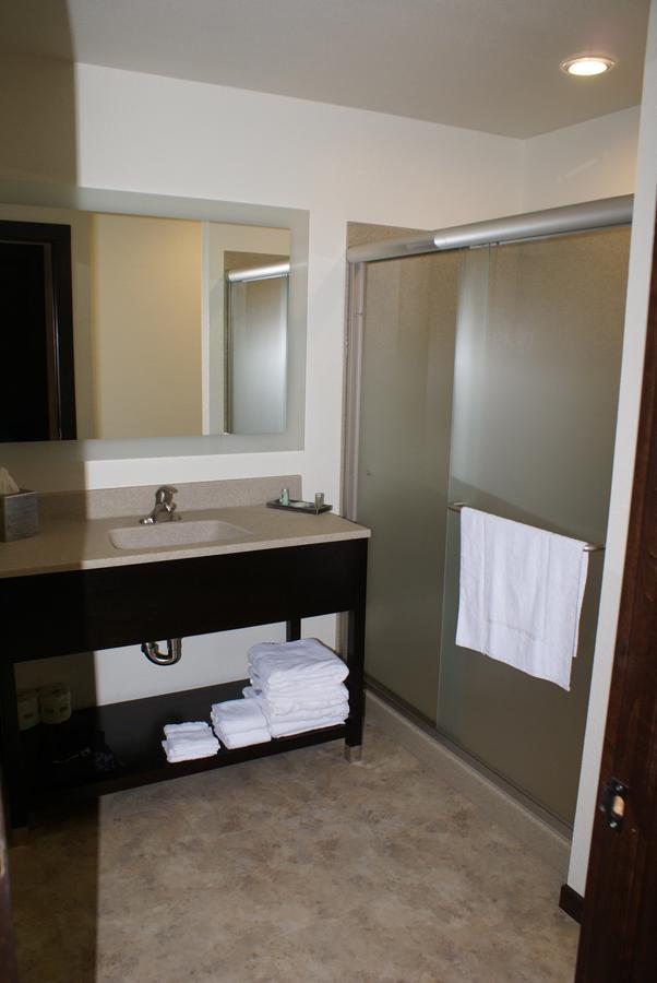 Boarders Inn & Suites By Cobblestone Hotels - Syracuse Esterno foto