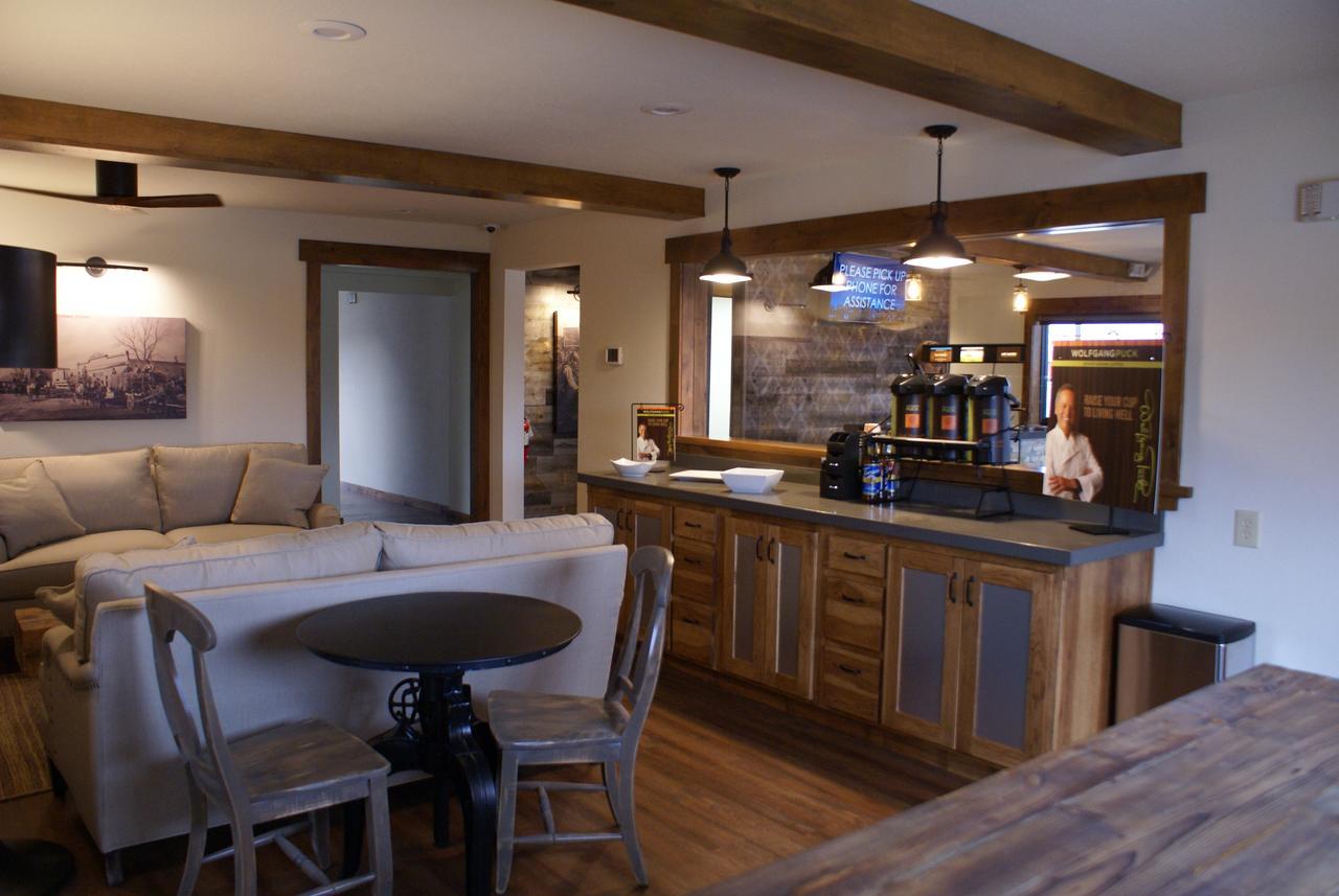 Boarders Inn & Suites By Cobblestone Hotels - Syracuse Esterno foto