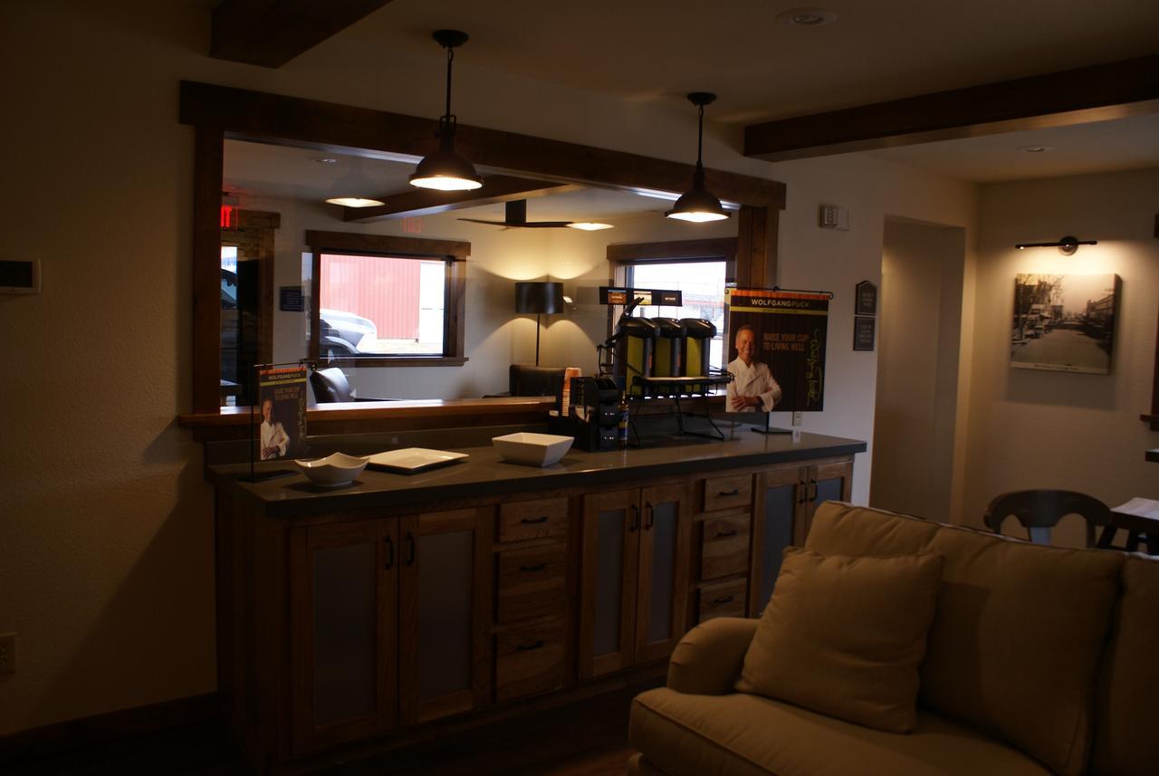 Boarders Inn & Suites By Cobblestone Hotels - Syracuse Esterno foto