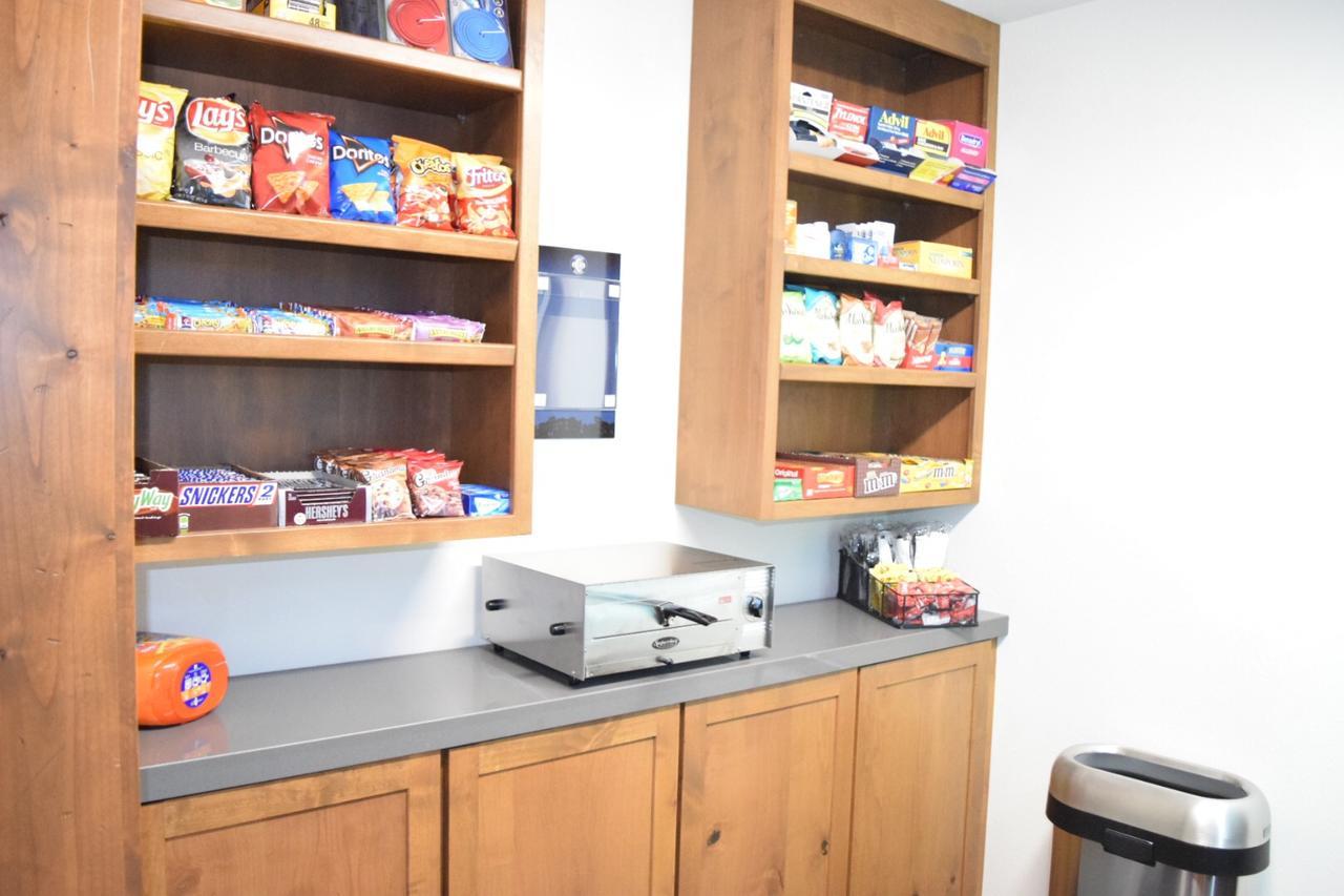 Boarders Inn & Suites By Cobblestone Hotels - Syracuse Esterno foto