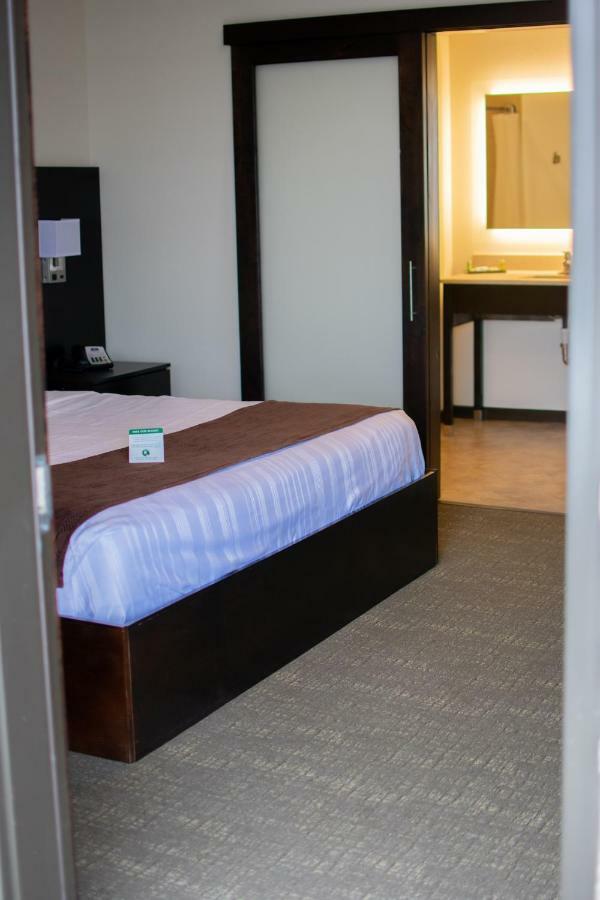 Boarders Inn & Suites By Cobblestone Hotels - Syracuse Esterno foto