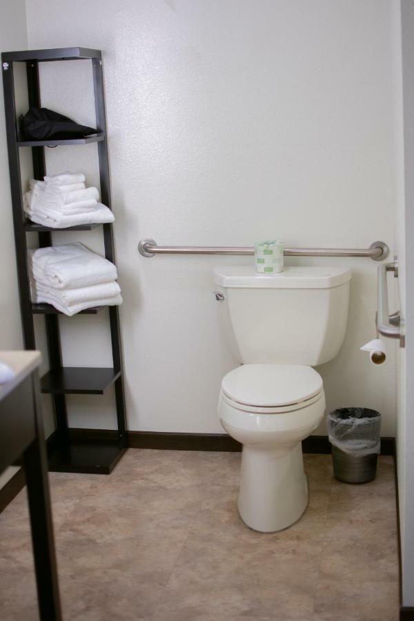 Boarders Inn & Suites By Cobblestone Hotels - Syracuse Esterno foto