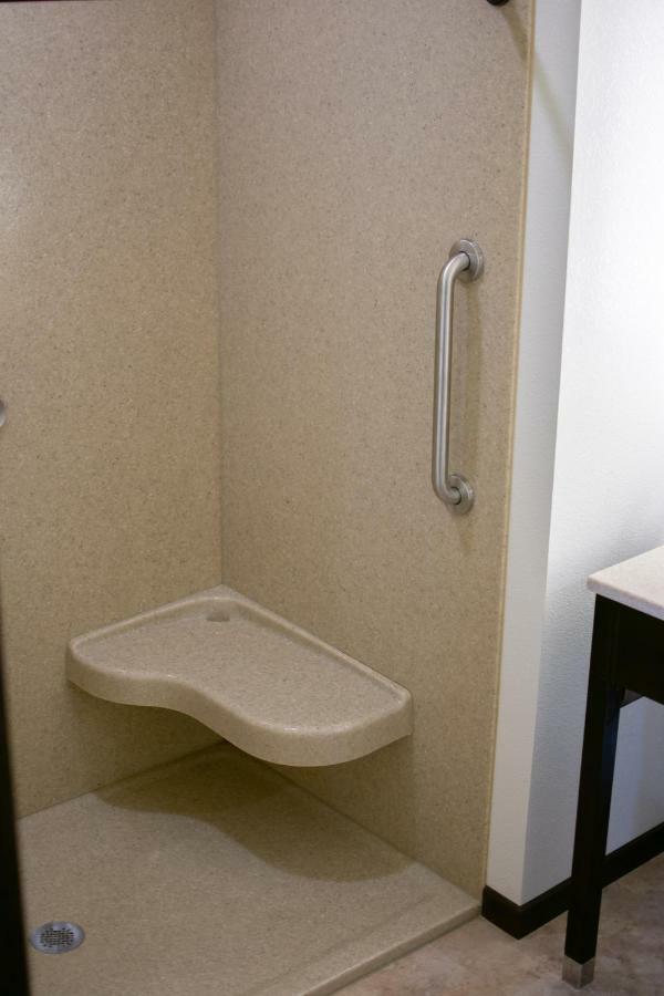 Boarders Inn & Suites By Cobblestone Hotels - Syracuse Esterno foto