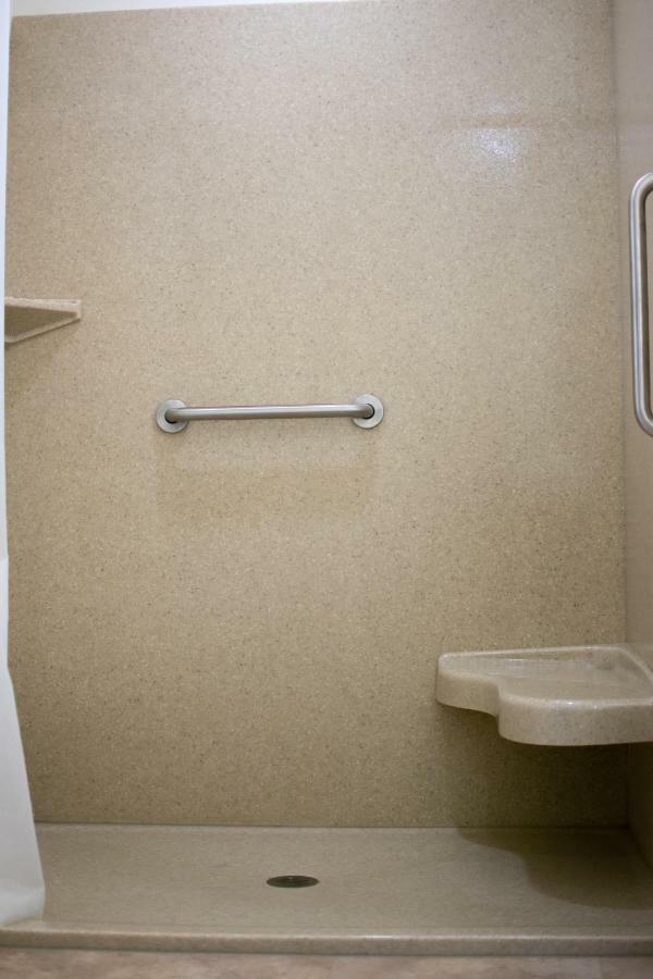 Boarders Inn & Suites By Cobblestone Hotels - Syracuse Esterno foto