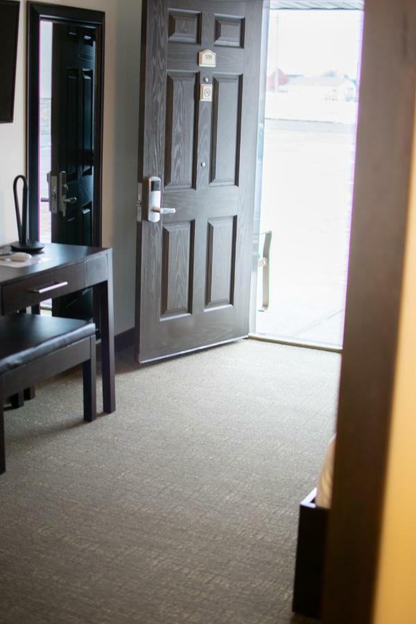 Boarders Inn & Suites By Cobblestone Hotels - Syracuse Esterno foto